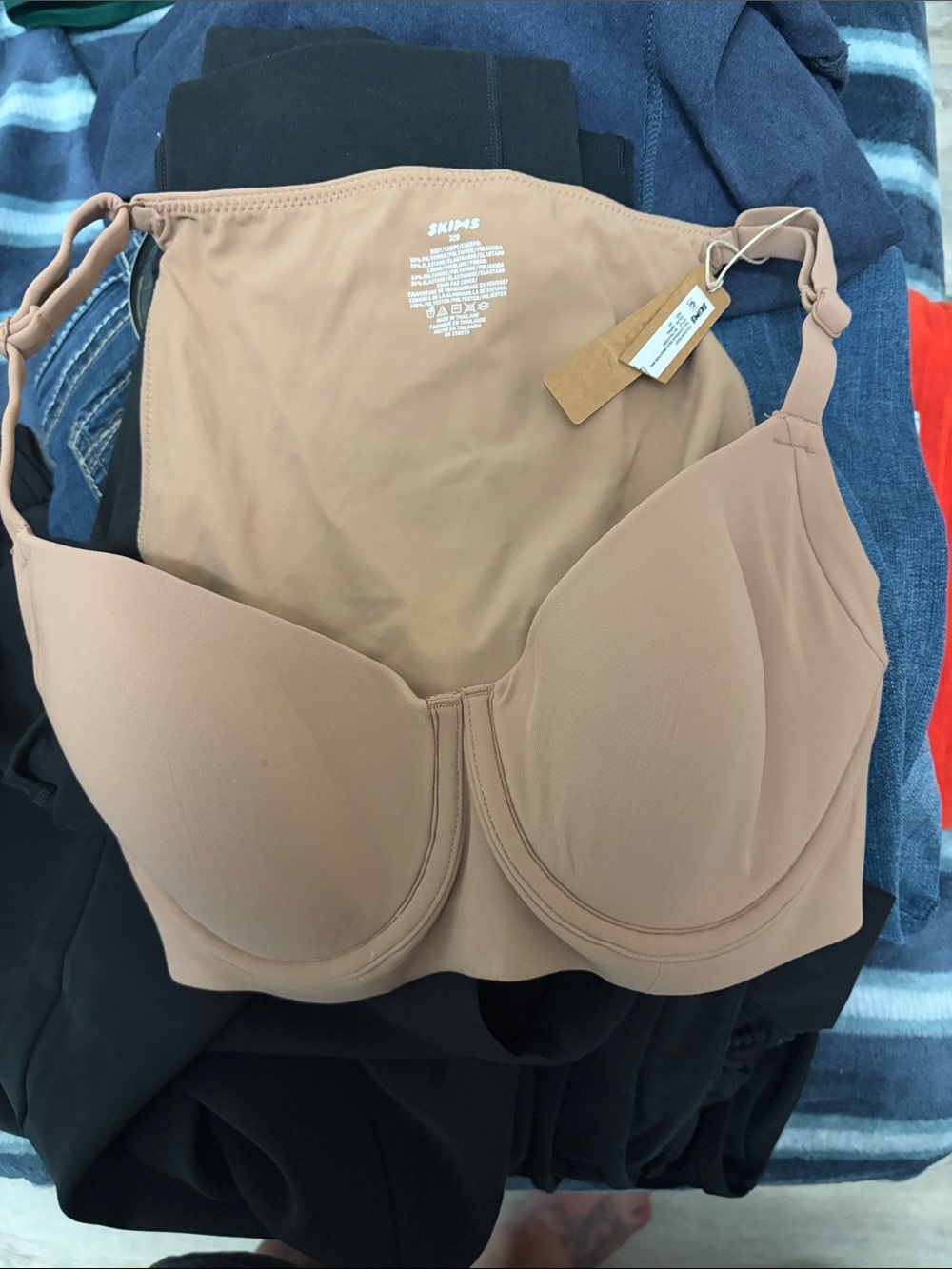 SKIMS Strapless Contour Bra in Light Brown